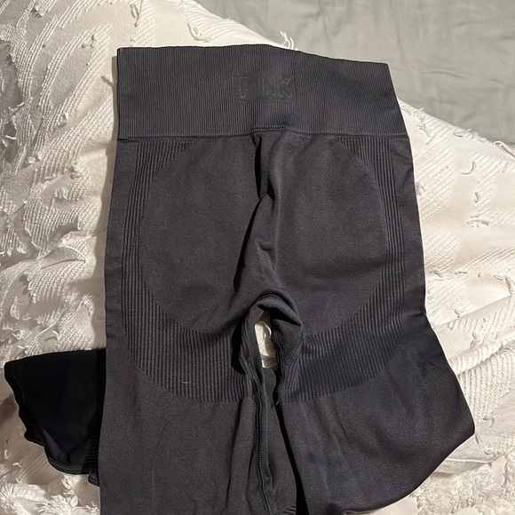 These leggings are a dark grey and from pink! Good condition, wore once/twice. - Picture 2 of 2